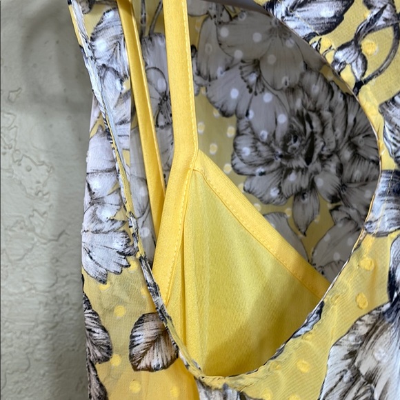 Liz Claiborne Yellow Sleeveless Tie Front Blouse - Picture 5 of 6